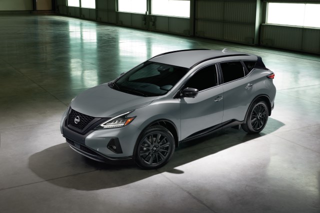 2022 nissan murano parked